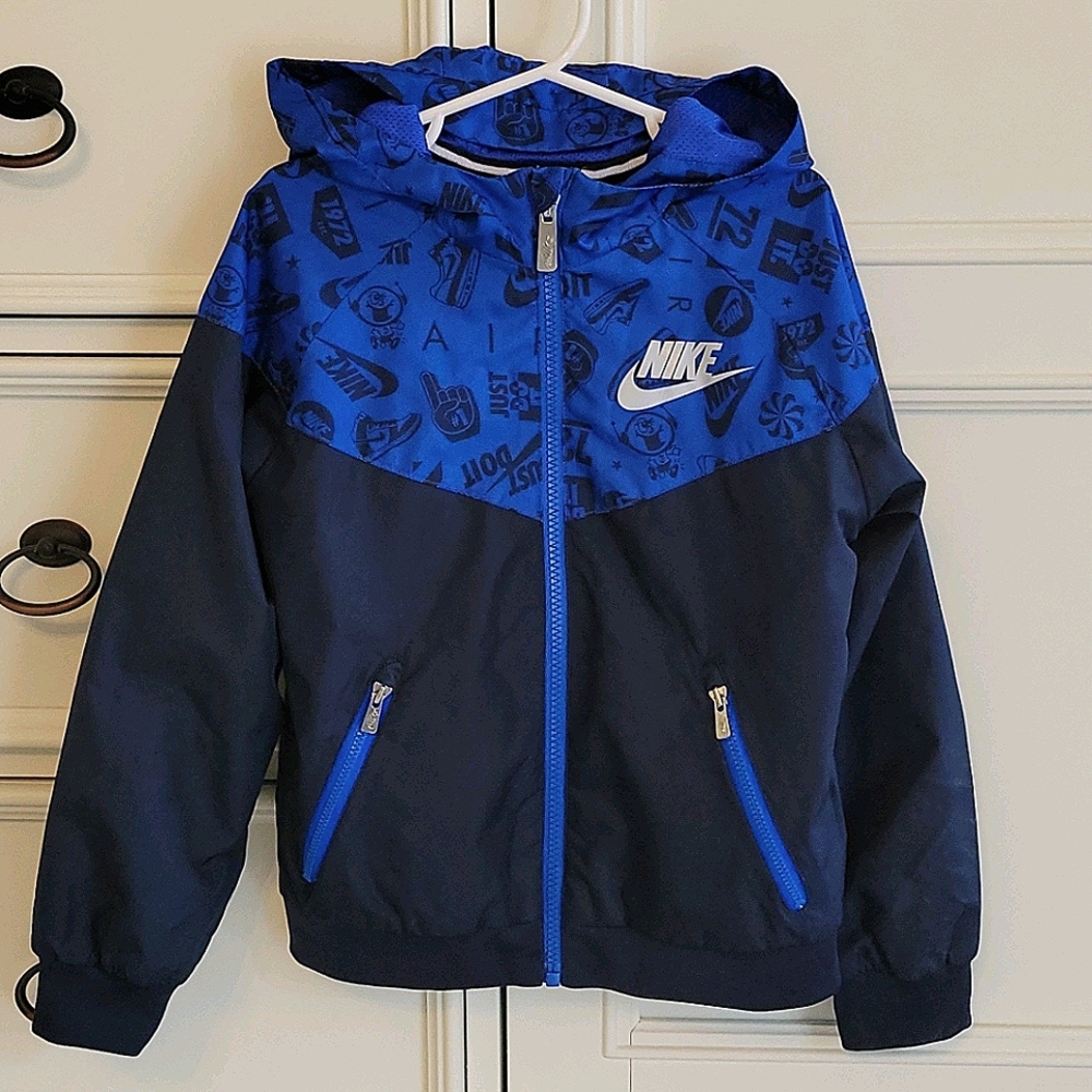 Boy's NIKE full zip lightweight jacket size 7